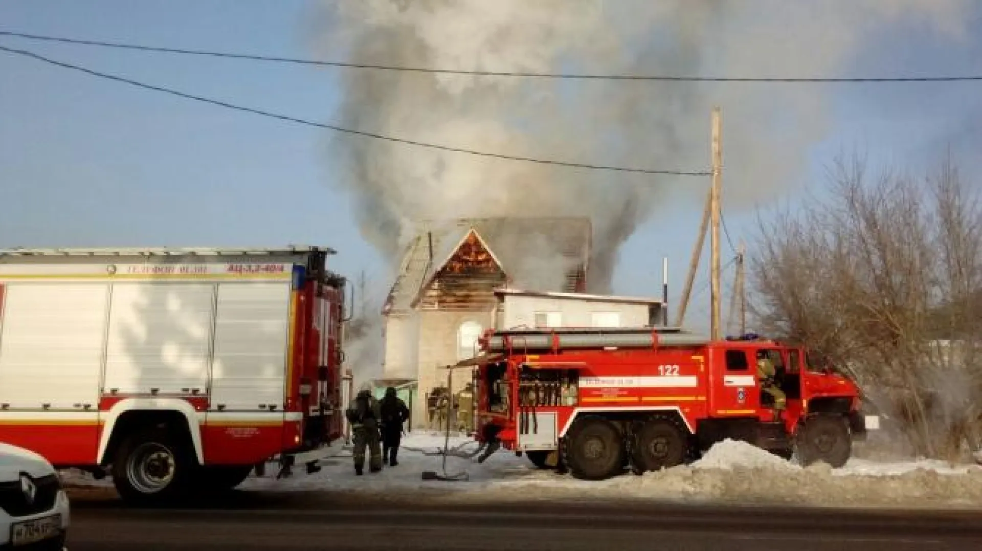 Одна из улиц Барнаула перекрыта из-за пожара Одна из улиц Барнаула перекрыта из-за пожара
