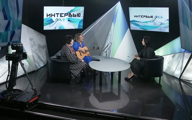 Анна Лакиза и Ирина Швенк: как уместить 20 лет музыкальной работы в открытки