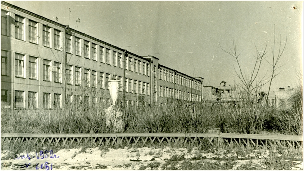 Казанский П. А. Фасад главного корпуса Барнаульского меланжевого комбината. 1932. АГКМ ОФ 1181.