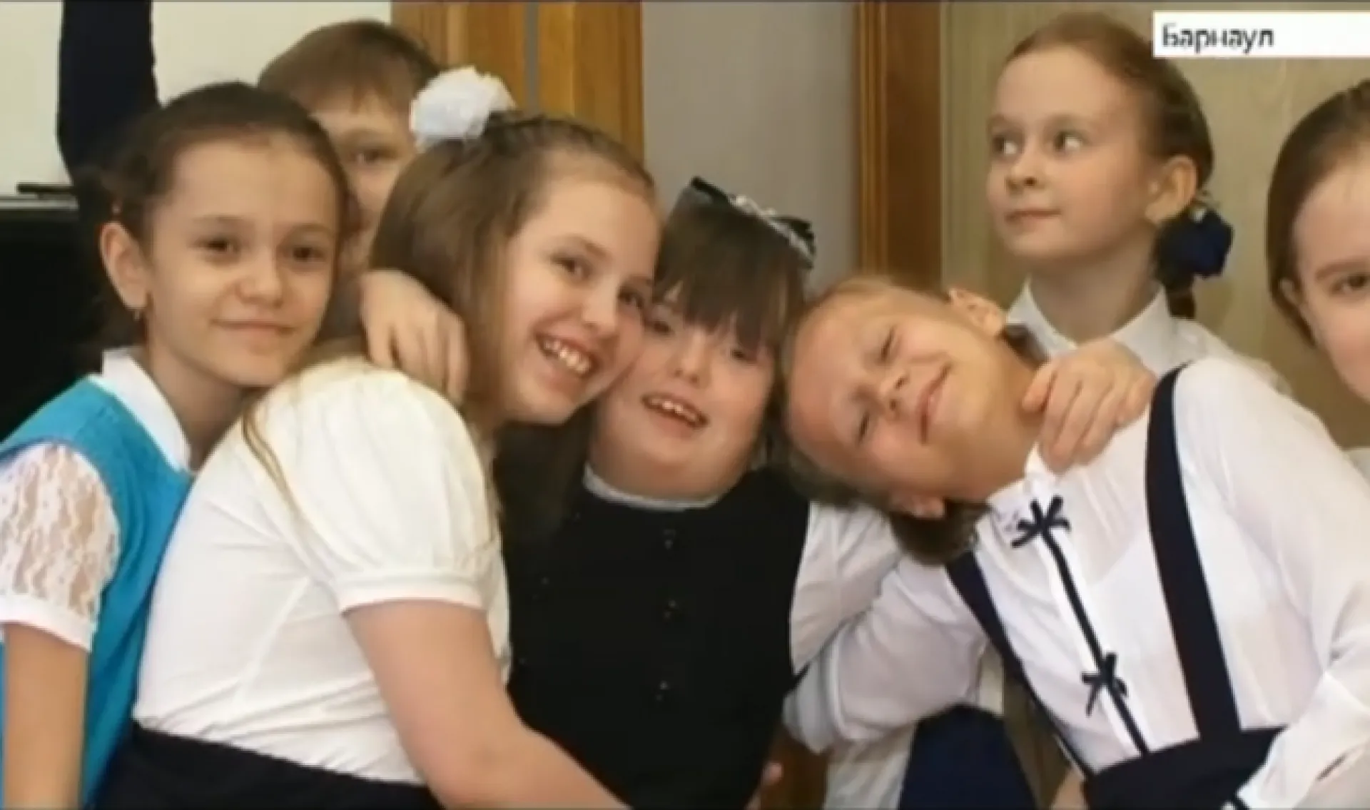 Девочка с синдромом Дауна учится на отлично в обычной барнаульской частной гимназии Девочка с синдромом Дауна учится на отлично в обычной барнаульской частной гимназии
