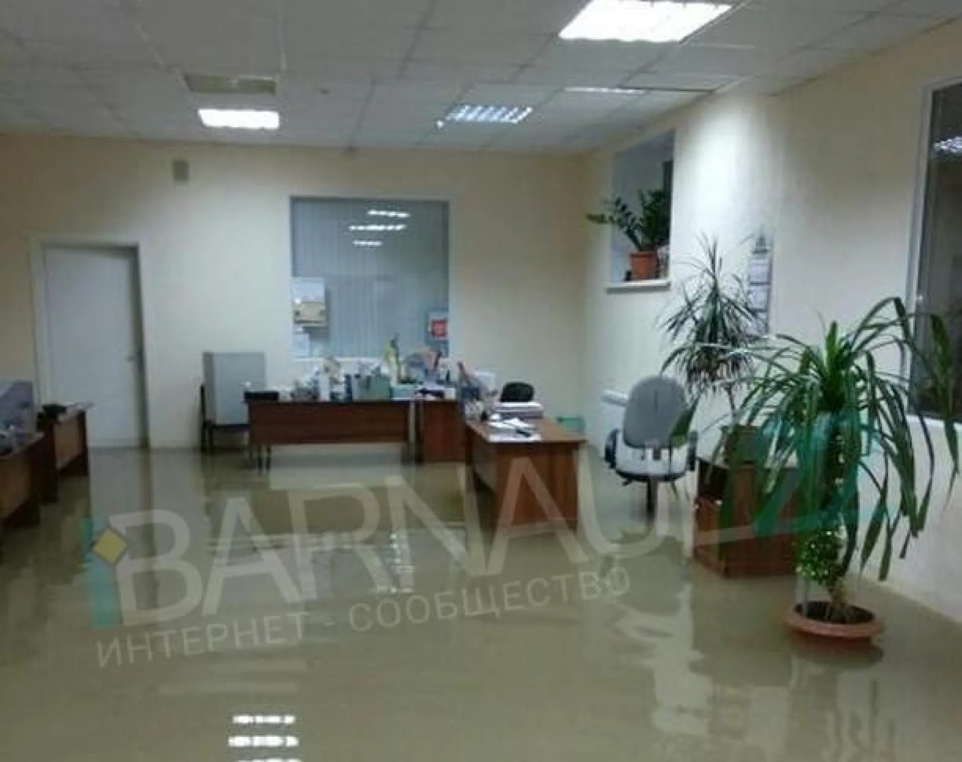 Барнаульский водоканал устраняет повреждения на трех водопроводах Барнаульский водоканал устраняет повреждения на трех водопроводах