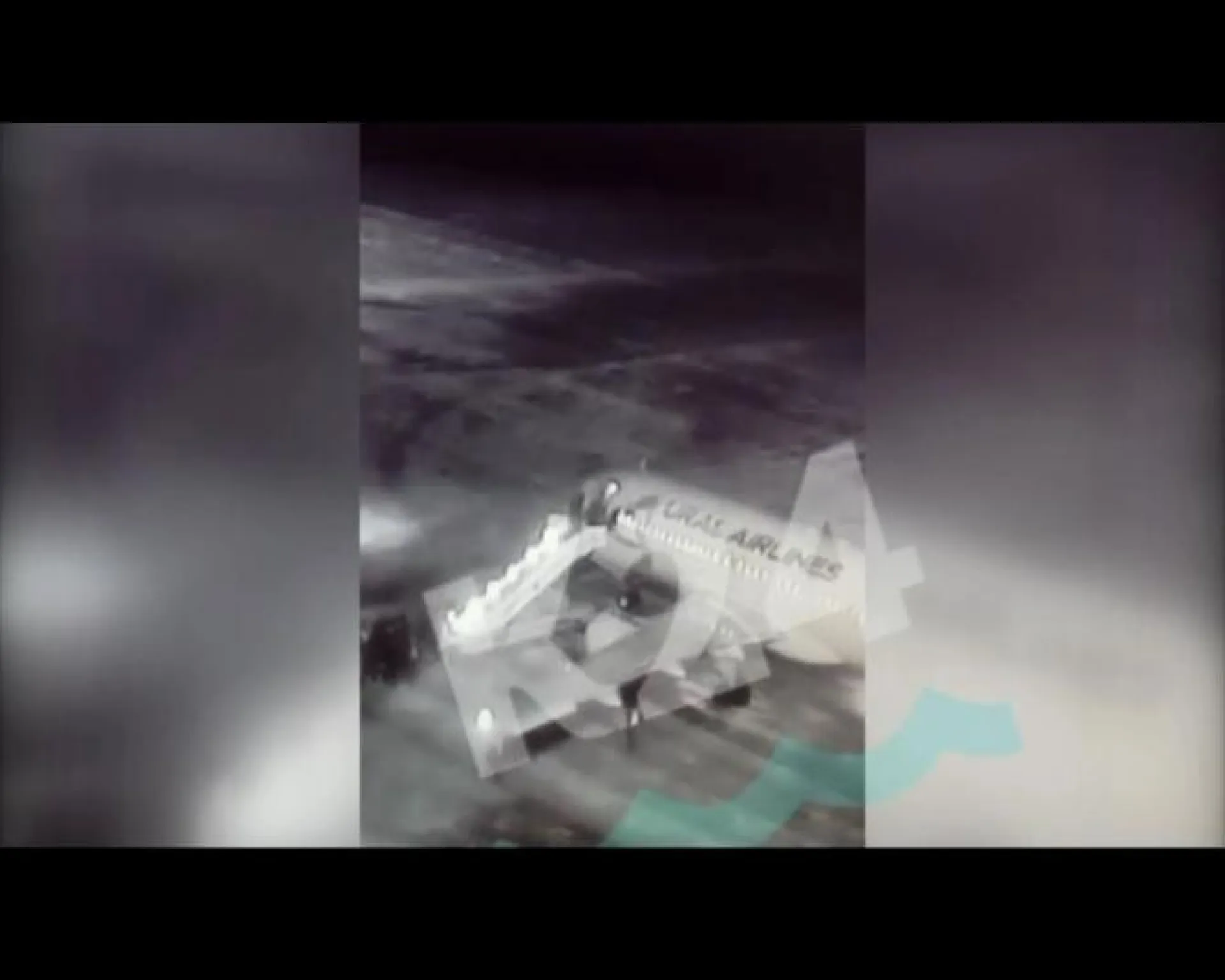 Видео: момент обрушения трапа в барнаульском аэропорту Видео: момент обрушения трапа в барнаульском аэропорту