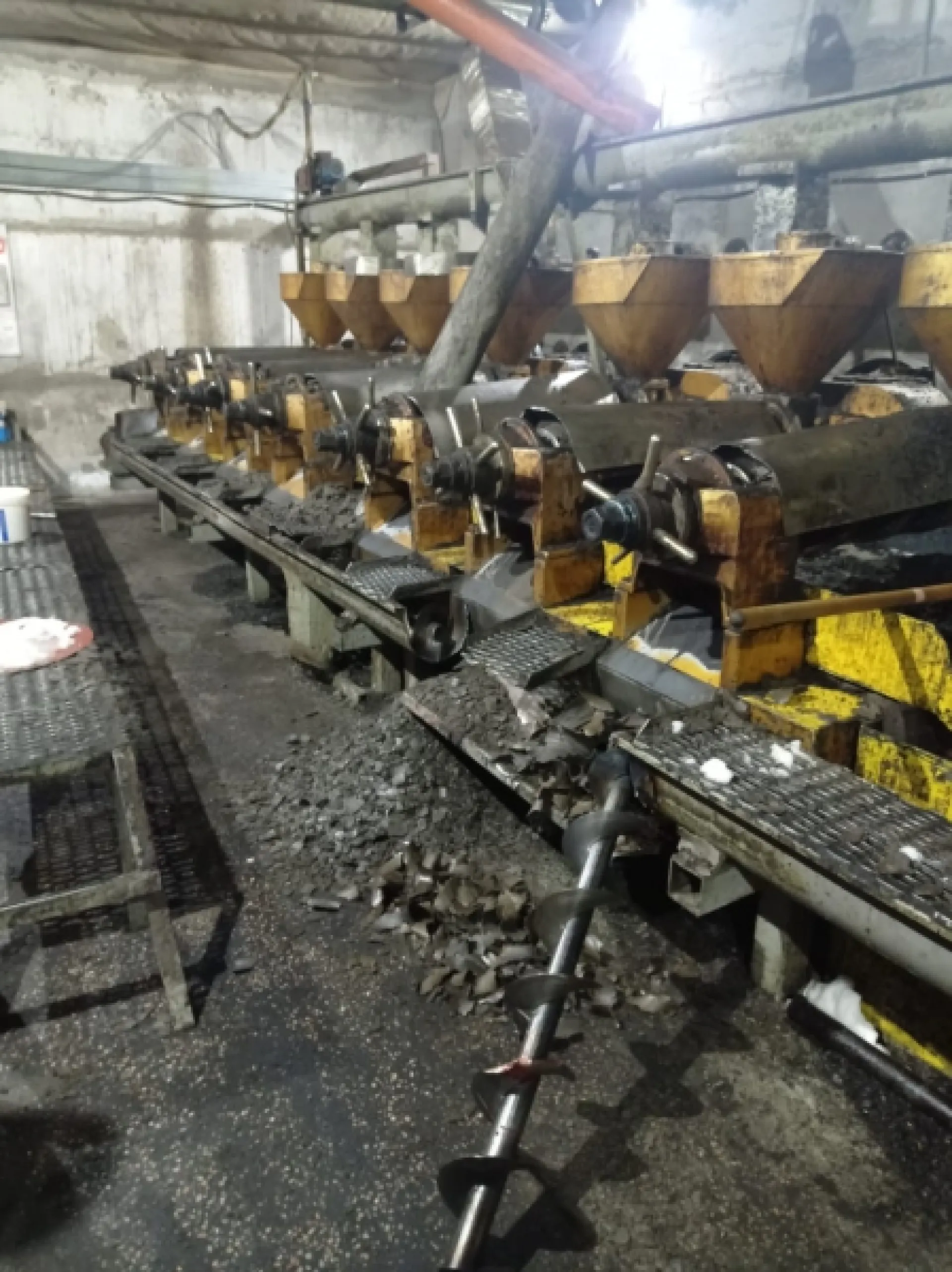 Подростку оторвало стопу маслопрессом на новоалтайском предприятии Подростку оторвало стопу маслопрессом на новоалтайском предприятии