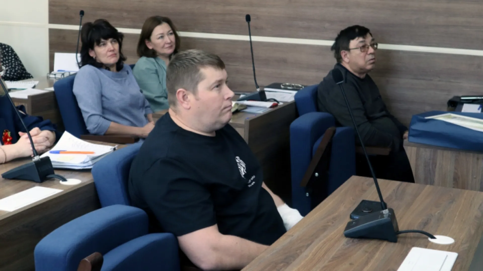 Водителя такси, который спас малыша от пьяной матери, наградили в Республике Алтай Водителя такси, который спас малыша от пьяной матери, наградили в Республике Алтай