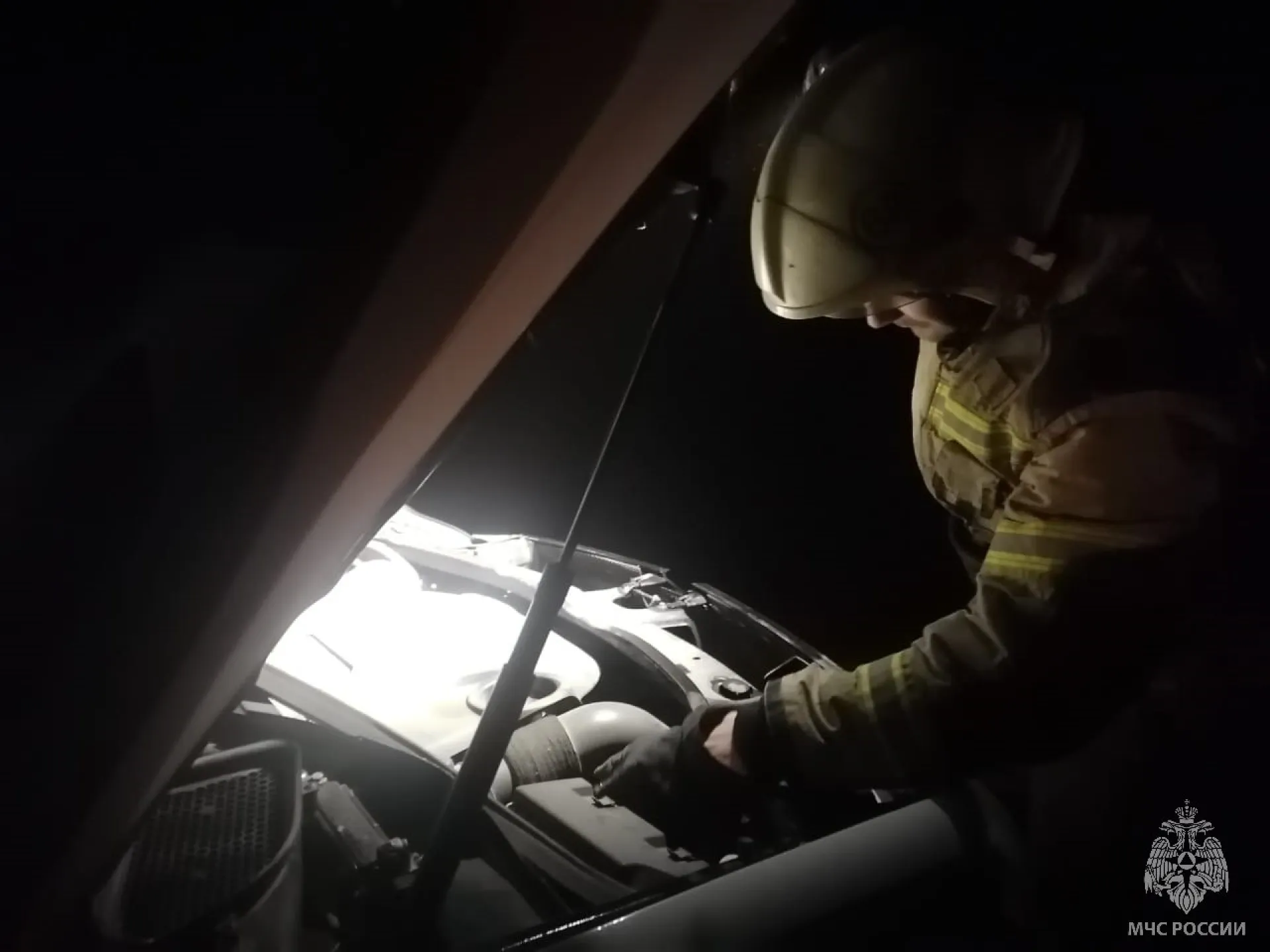 В Алтайском крае сотрудники МЧС спасли людей, оказавшихся в талых водах В Алтайском крае сотрудники МЧС спасли людей, оказавшихся в талых водах