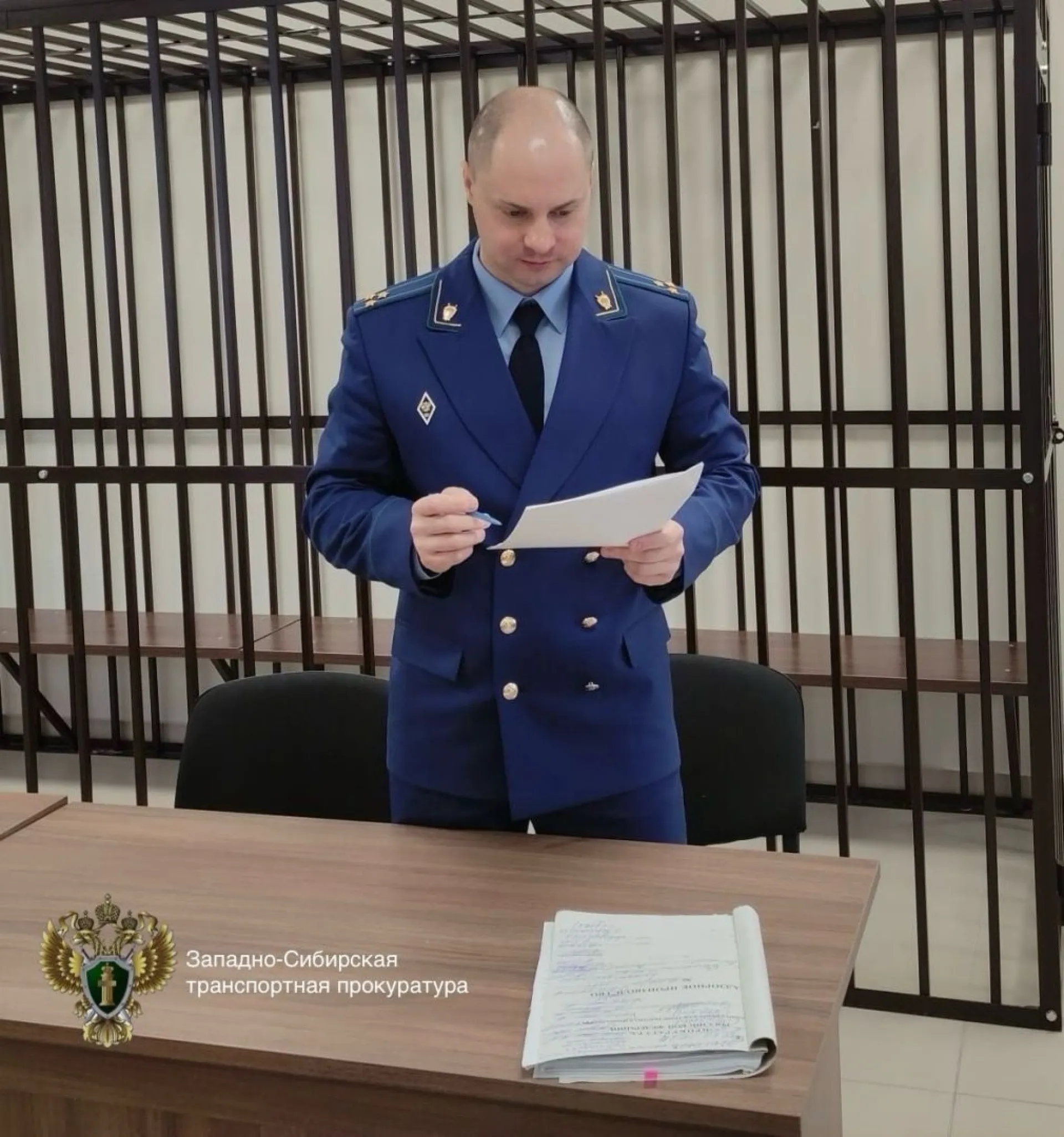 Авиадебошир из Алтайского края осужден к лишению свободы за хулиганство на борту самолета Авиадебошир из Алтайского края осужден к лишению свободы за хулиганство на борту самолета