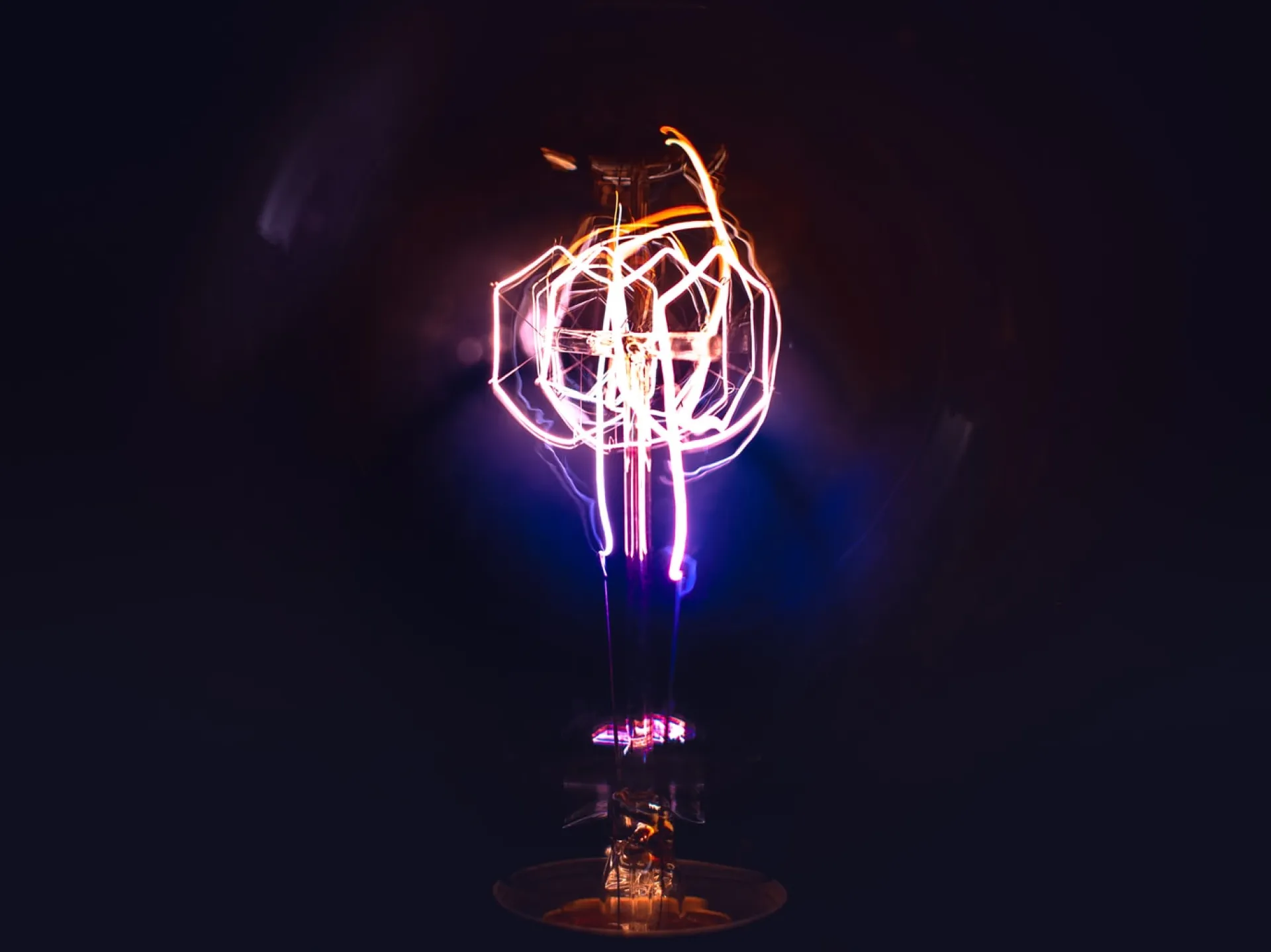 В Рубцовске собутыльники истязали мужчину с помощью утюга и электротока В Рубцовске собутыльники истязали мужчину с помощью утюга и электротока