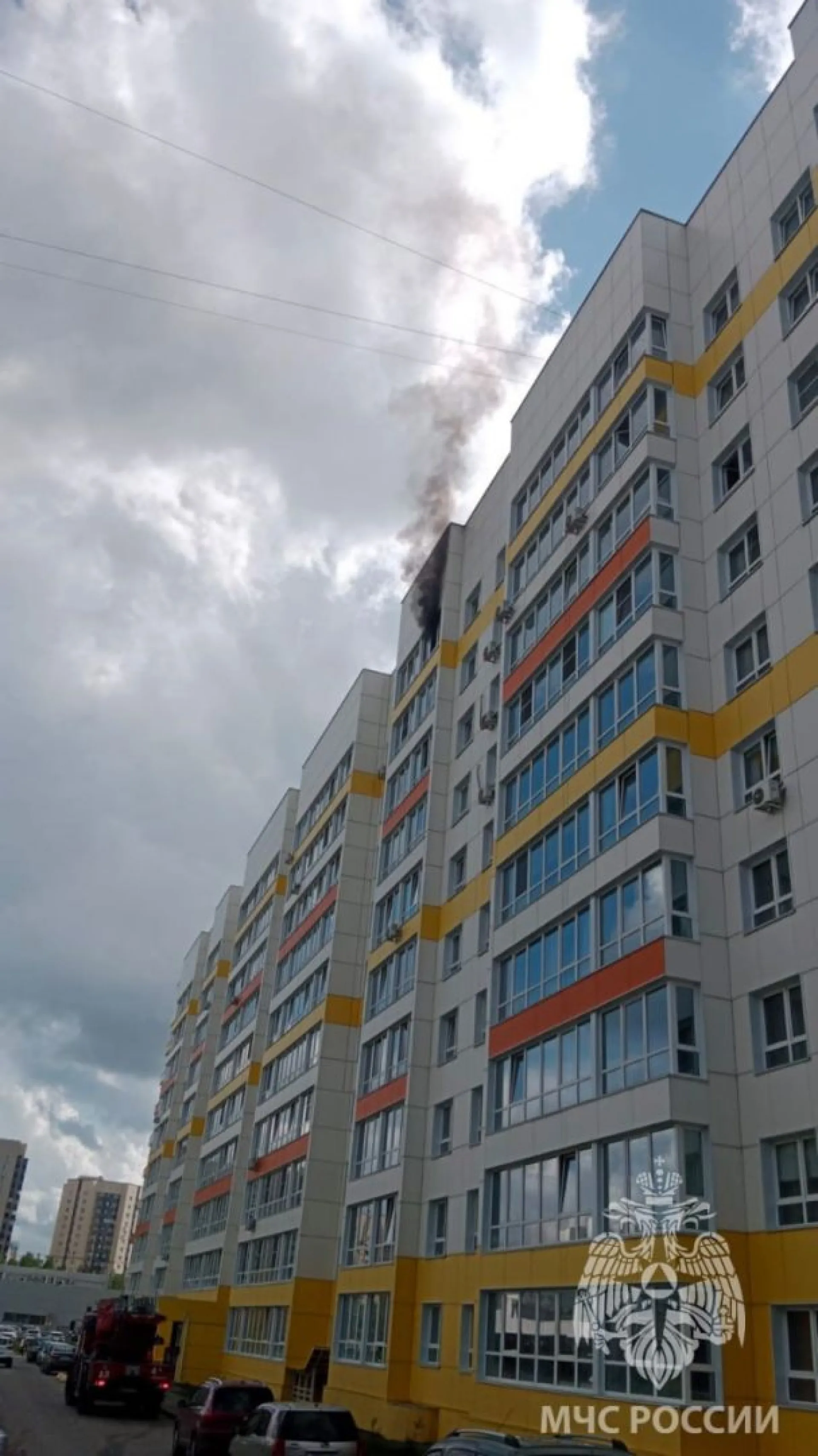 МЧС: 50 человек эвакуировались при пожаре в многоквартирном доме МЧС: 50 человек эвакуировались при пожаре в многоквартирном доме
