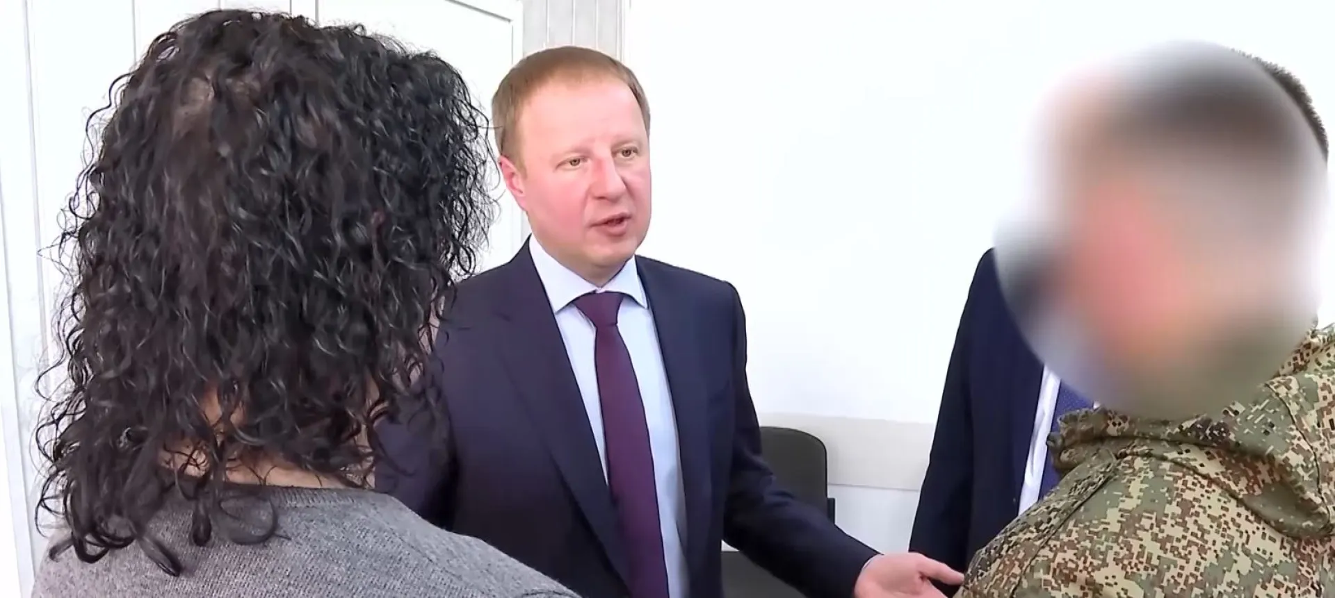 Губернатор Виктор Томенко встретился с участником специальной военной операции из Немецкого района Губернатор Виктор Томенко встретился с участником специальной военной операции из Немецкого района