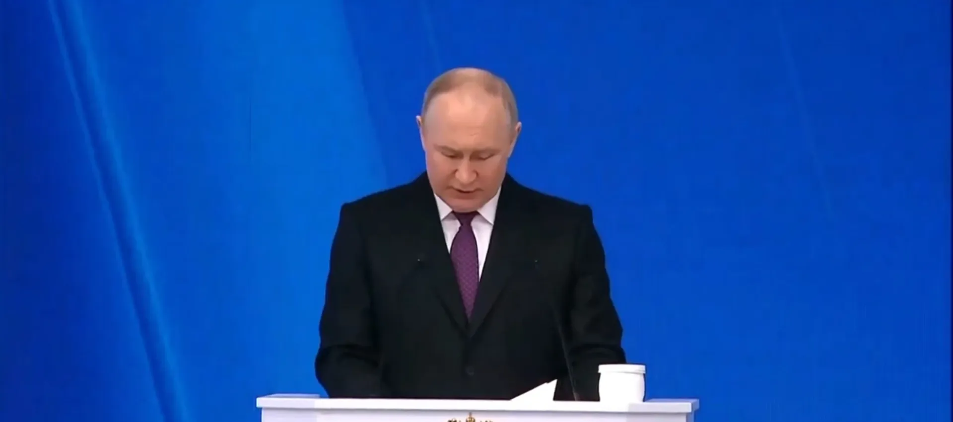 Владимир Путин обратился к Федеральному собранию с ежегодным посланием Владимир Путин обратился к Федеральному собранию с ежегодным посланием