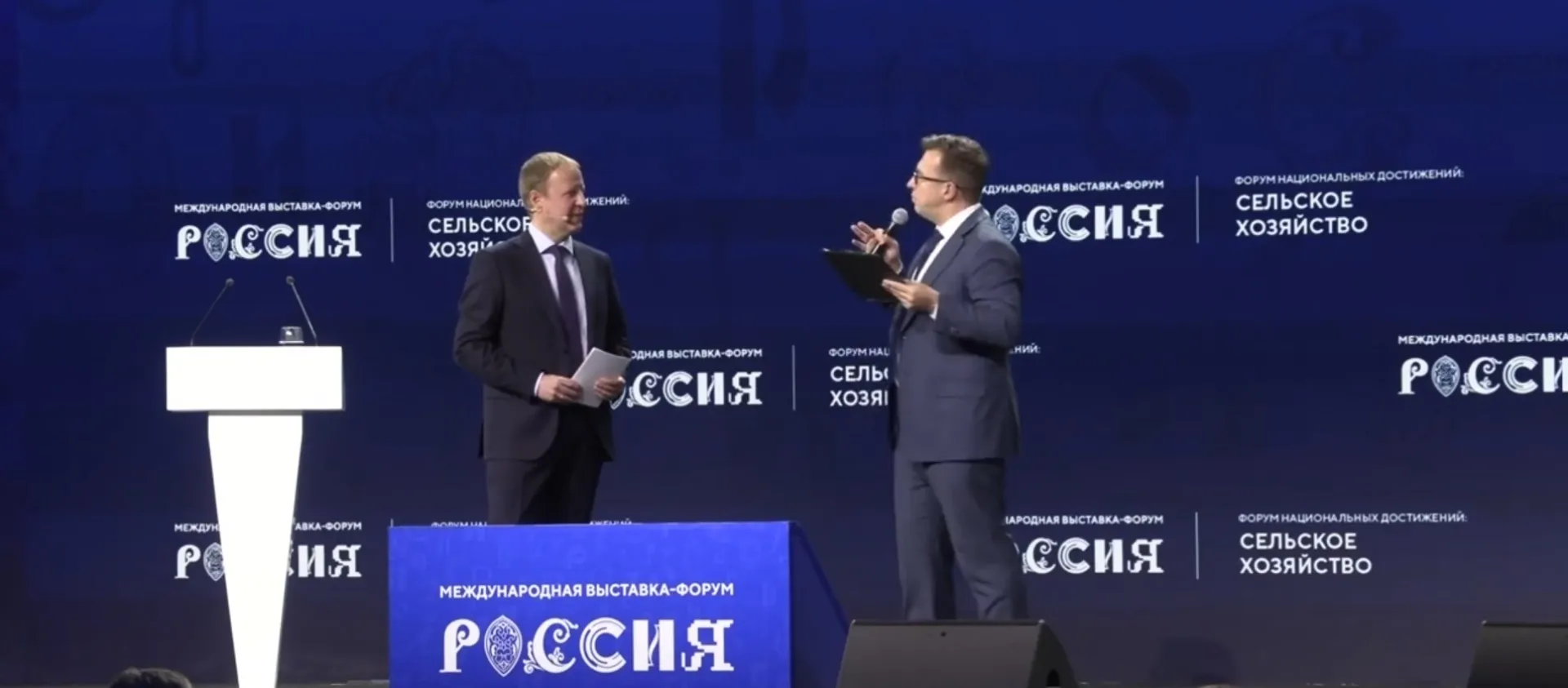 Губернатор Виктор Томенко представил аграрный потенциал Алтайского края на выставке-форуме «Россия» Губернатор Виктор Томенко представил аграрный потенциал Алтайского края на выставке-форуме «Россия»
