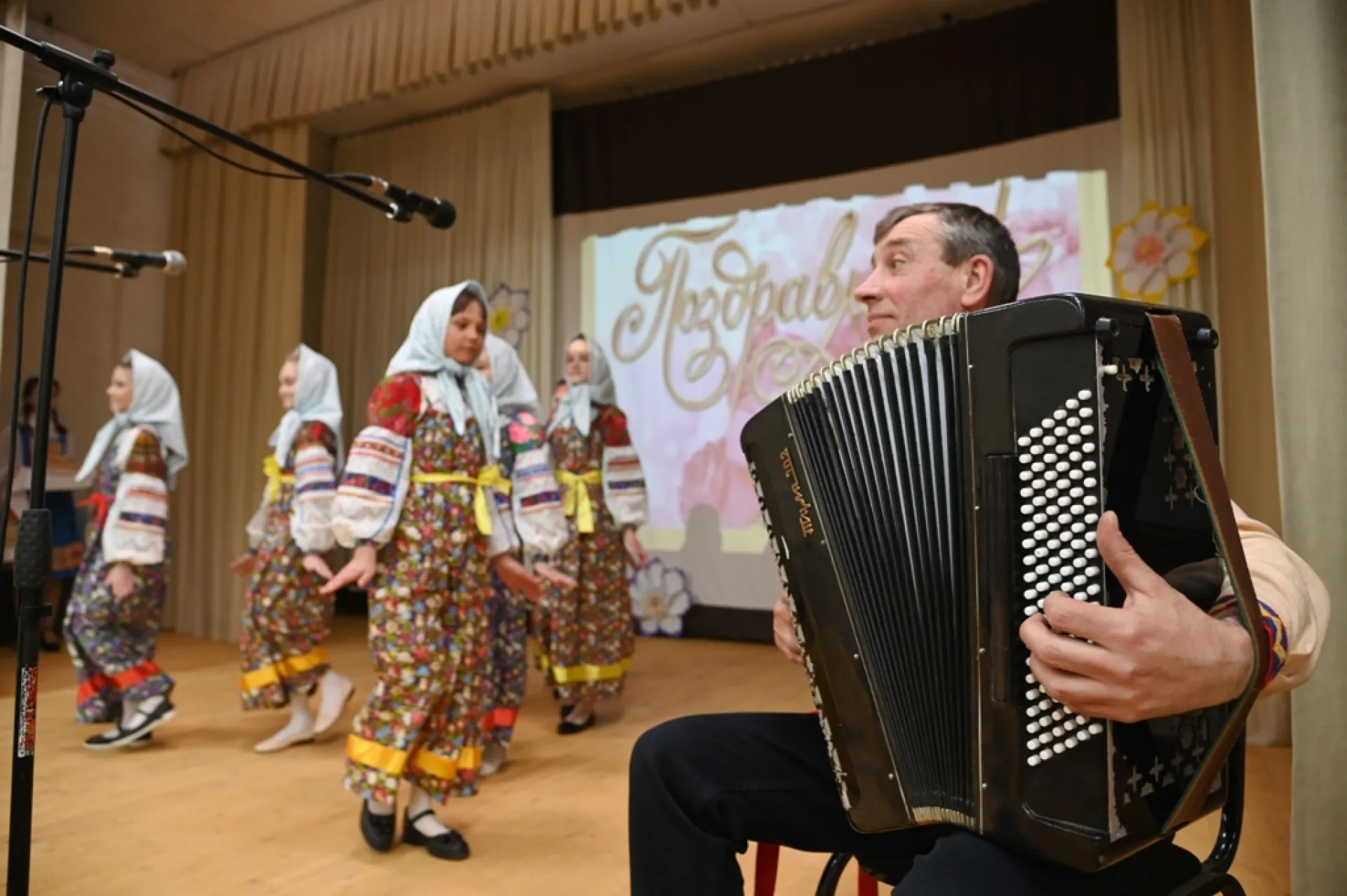 Капитально отремонтированный ДК открыли в селе Локтевского района Капитально отремонтированный ДК открыли в селе Локтевского района